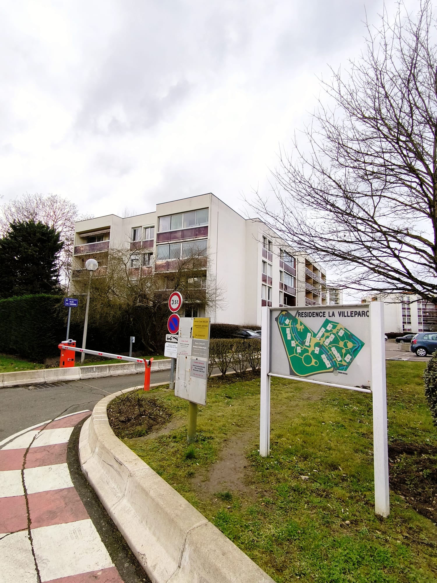 Villeparc, Aulnays, Le seuil de Maurepas